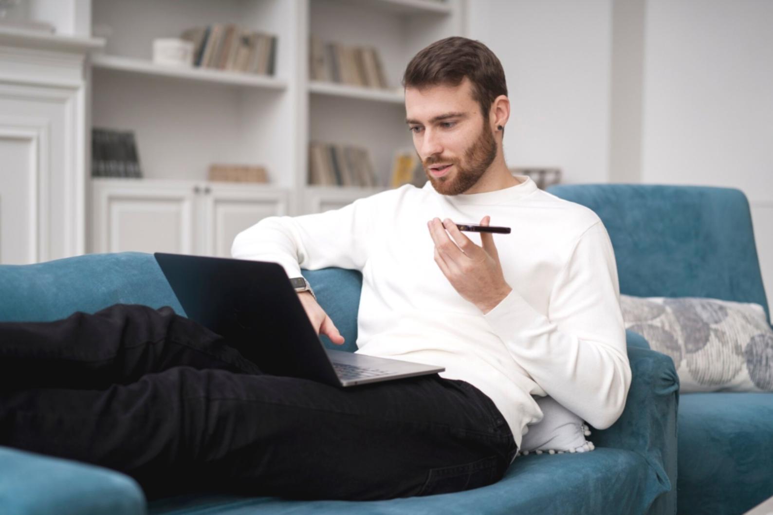 Équipe alvoroeoelo travaillant sur des stratégies financières personnalisées